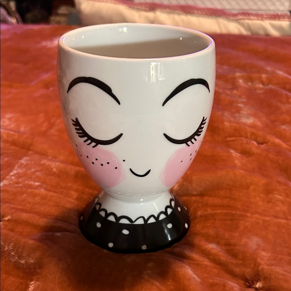 Threshold White and Black planter/pencil cup.